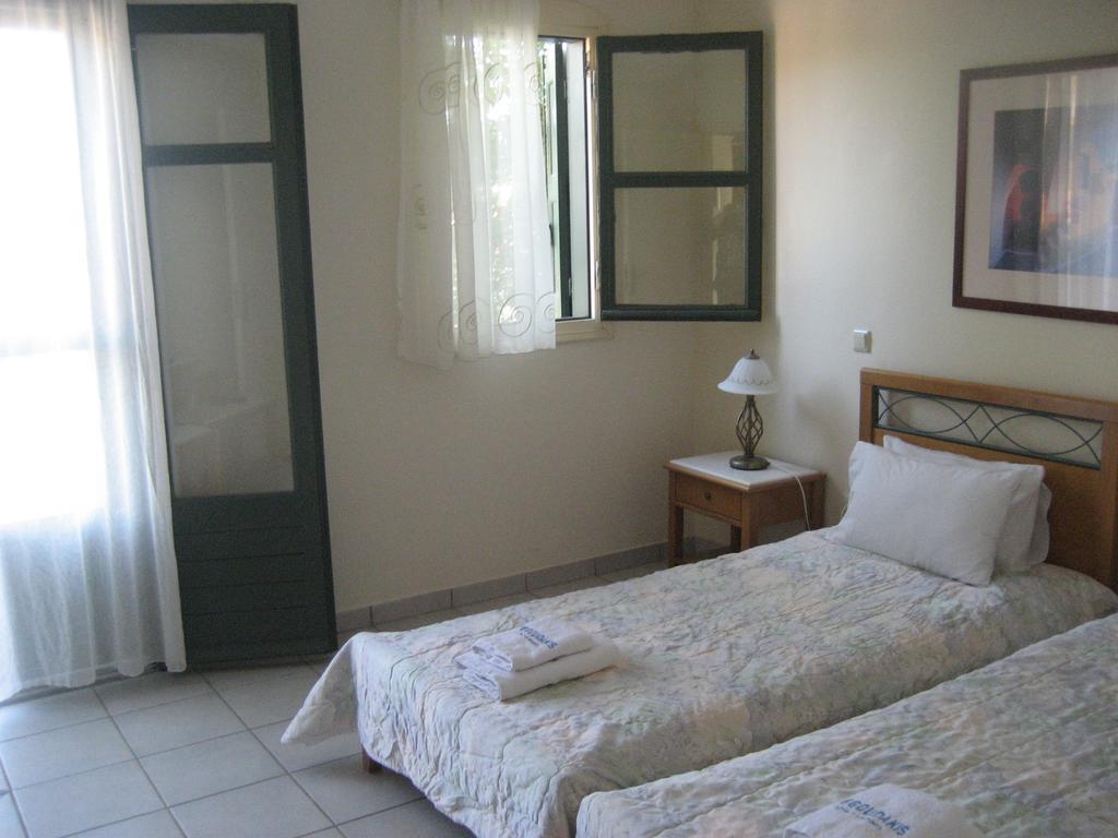 Kyveli Hotel Apartments Vrontados Экстерьер фото